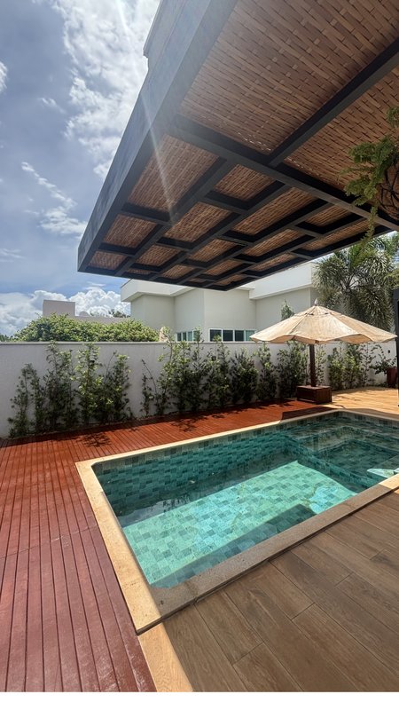 Pergolado com piscina